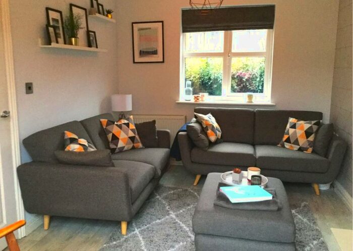 3 Bedroom Semi-Detached House To Rent In Chapel Close, Rushden, NN10