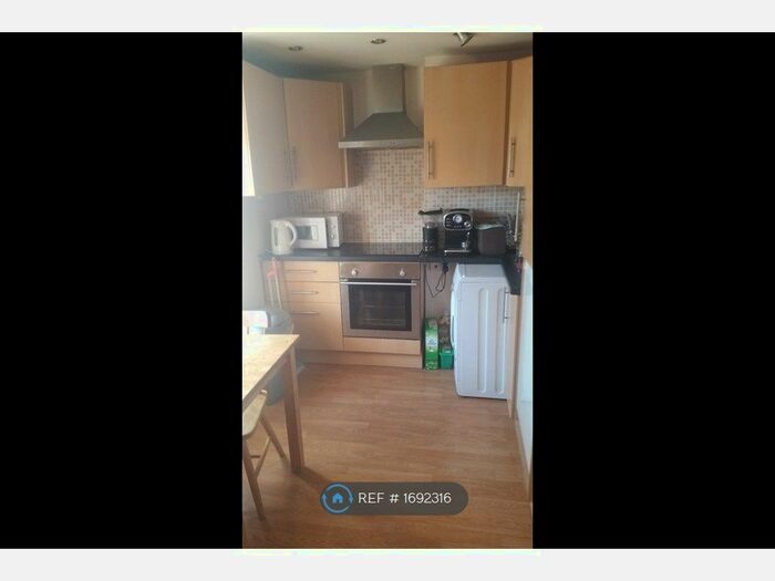 2 Bedroom Flat To Rent In Clive Road, Canton, Cardiff, CF5