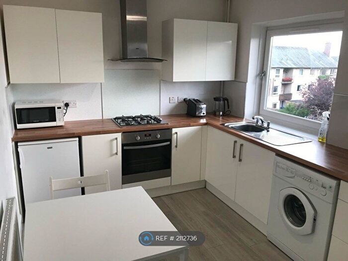 2 Bedroom Flat To Rent In Ivanhoe Crescent, Edinburgh, EH16