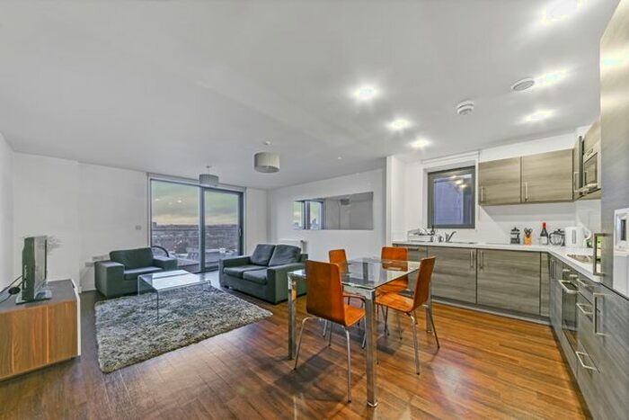 3 Bedroom Flat To Rent In Dekker House, Dalston Square, Dalston, E8