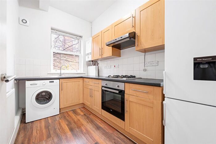 2 Bedroom Flat For Sale In Albemarle Road, Beckenham, BR3