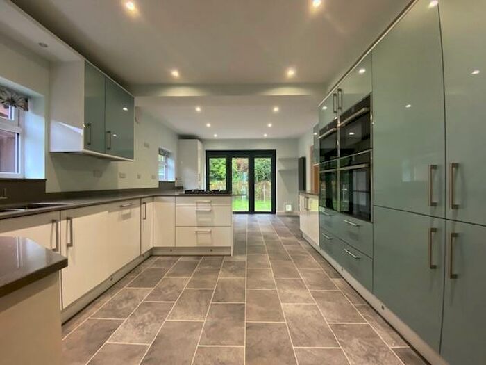 4 Bedroom Terraced House To Rent In Woking, GU22