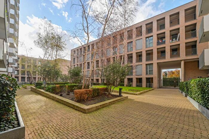 3 Bedroom Flat For Sale In Parkside Court, , Docklands, London, E16