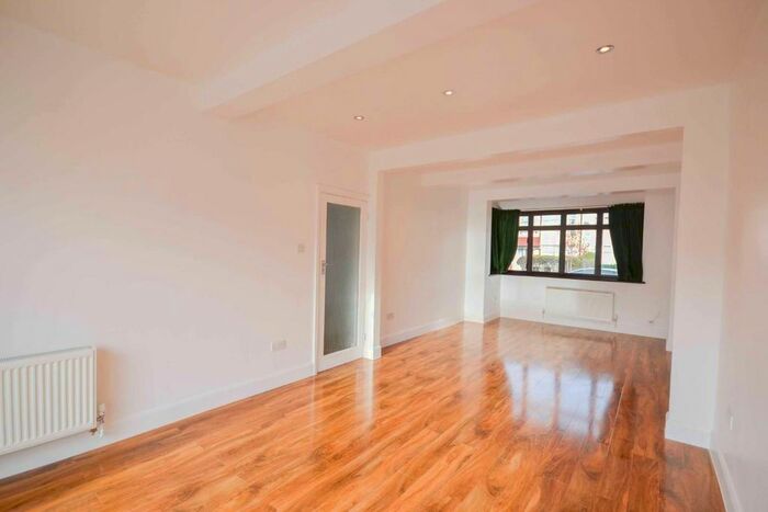 3 Bedroom Terraced House To Rent In Sherwood Avenue, Streatham, London, SW16