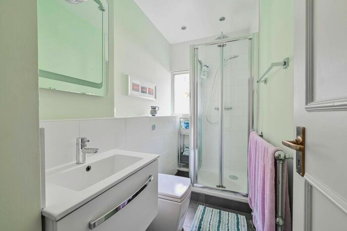 1 Bedroom Flat To Rent In Paramount Court, Bloomsbury, London, WC1E