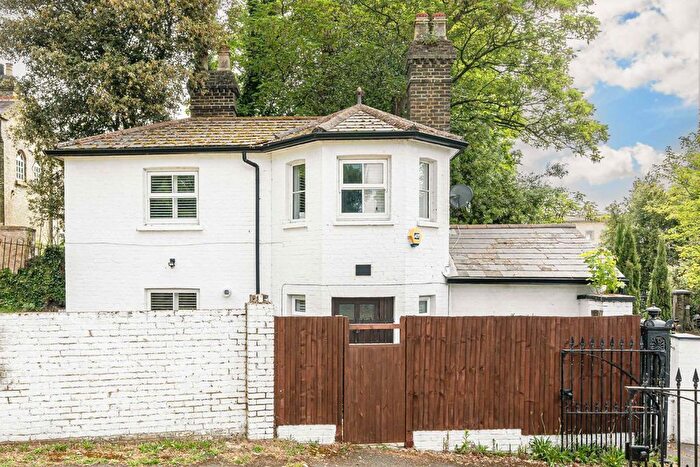 2 Bedroom Property To Rent In Upper Sunbury Road, Hampton, TW12