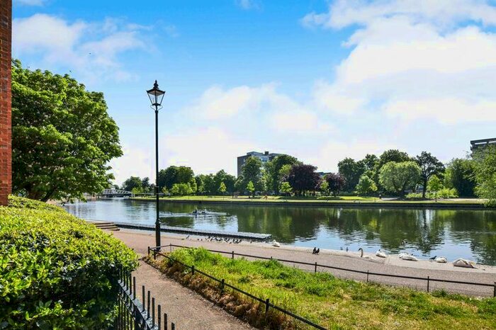 2 Bedroom Flat To Rent In Heron Quay, Riverside Development, Bedford, MK40