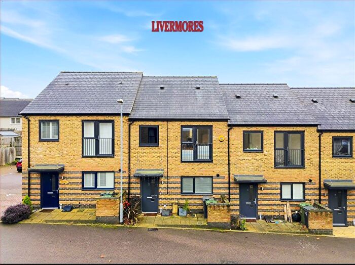 3 Bedroom Terraced House For Sale In Samson Close, Dartford, DA1