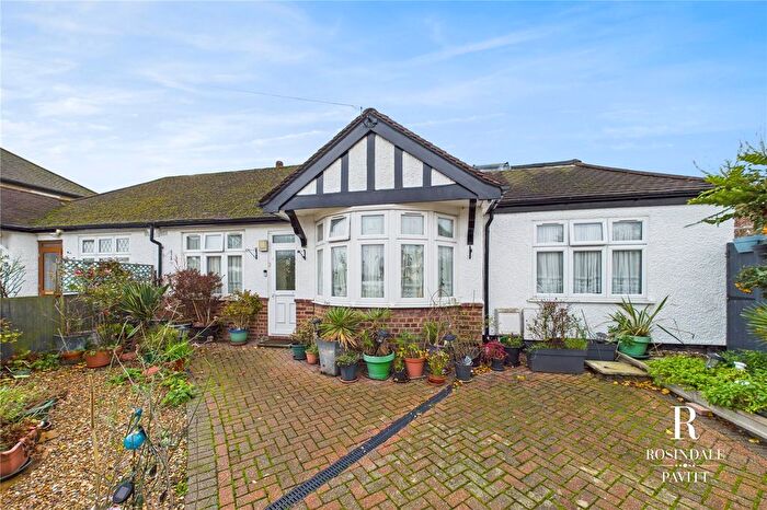 2 Bedroom Bungalow For Sale In Hallowell Avenue, Beddington, CR0