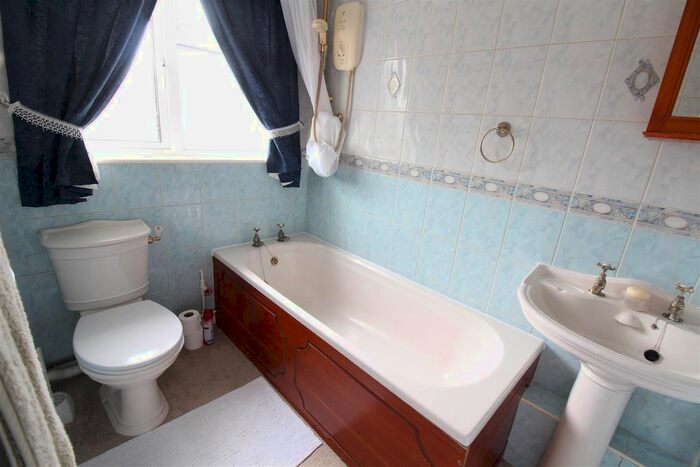 2 Bedroom Semi-Detached Bungalow For Sale In Southmead Crescent, Crewkerne, TA18