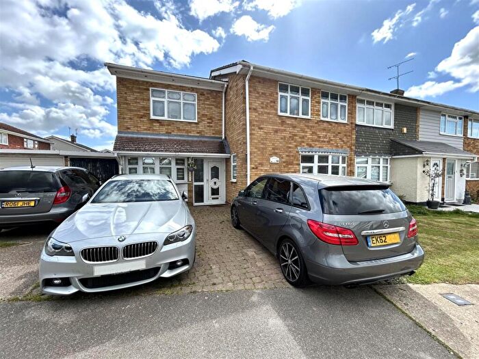 4 Bedroom Semi-Detached House To Rent In Woodham Park Drive, Benfleet, SS7