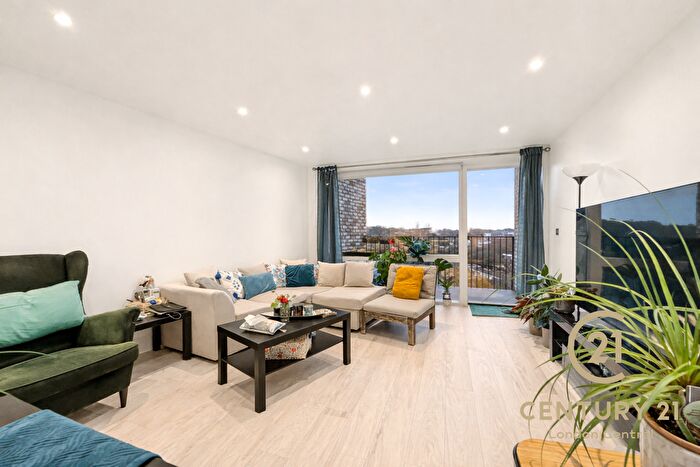 2 Bedroom Flat For Sale In Abbotsford Court, Lakeside Drive, Park Royal, London, NW10