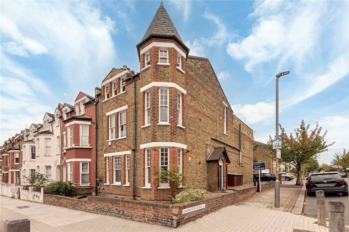 3 Bedroom Flat For Sale In Oakhill Road, London, SW15