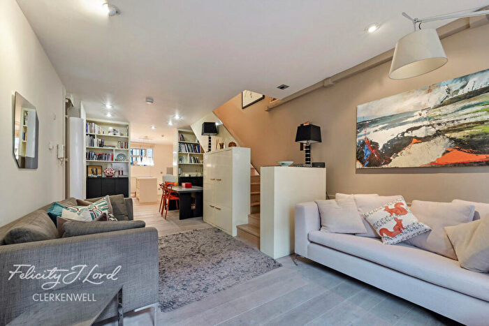 2 Bedroom Apartment To Rent In Dallington Square, London, EC1V