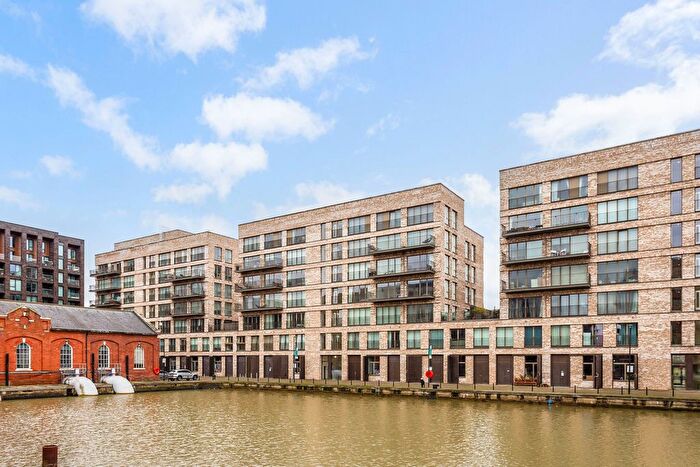 2 Bedroom Flat For Sale In Lock Side Way, London, E16