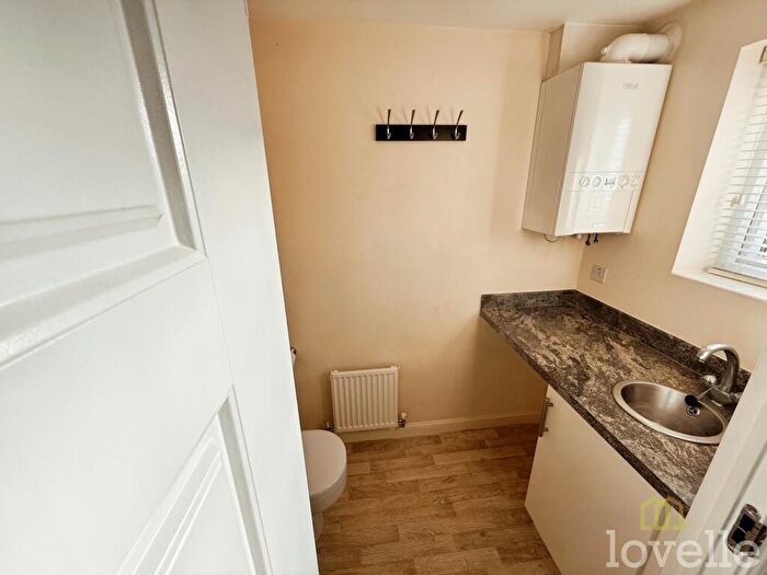 2 Bedroom End Of Terrace House To Rent In Sunningdale Way, Gainsborough, DN21
