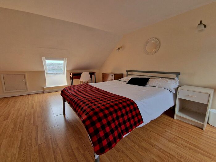 4 Bedroom Semi-Detached House To Rent In Mafeking Road, Brighton, BN2