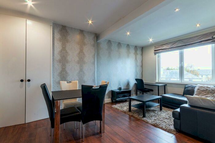 2 Bedroom Flat To Rent In L &#; Prestonfield Crescent, Edinburgh, EH16