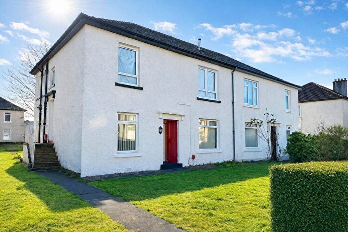 2 Bedroom Flat To Rent In Waldemar Road, Knightswood, Glasgow, G13