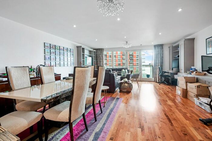 2 Bedroom Apartment To Rent In New Providence Wharf, Fairmont Avenue, London, E14