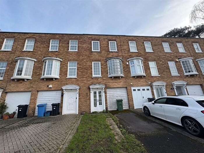 3 Bedroom Property To Rent In Hawthorns, Woodford Green, IG8