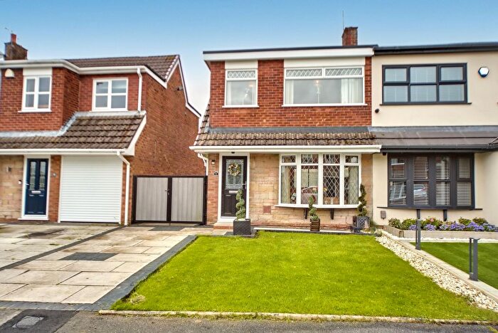 3 Bedroom Semi-Detached House For Sale In Elkstone Close, Wigan, WN3
