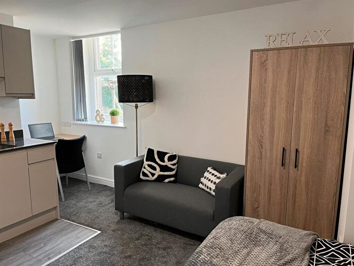 1 Bedroom Private Halls To Rent In Park Square, LA1