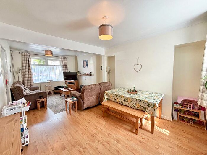 3 Bedroom Terraced House For Sale In Waun Wen Road, Mayhill, Swansea, SA1
