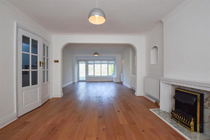 5 Bedroom Detached House For Sale In West Hill, Wembley, HA9