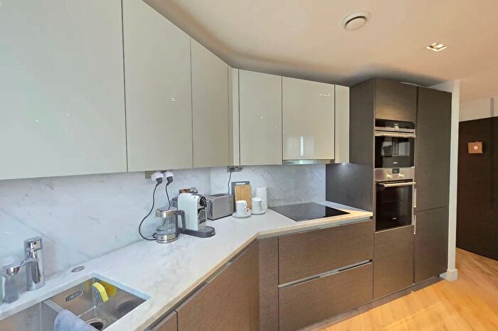 2 Bedroom Flat For Sale In Beadon Road, London, W6