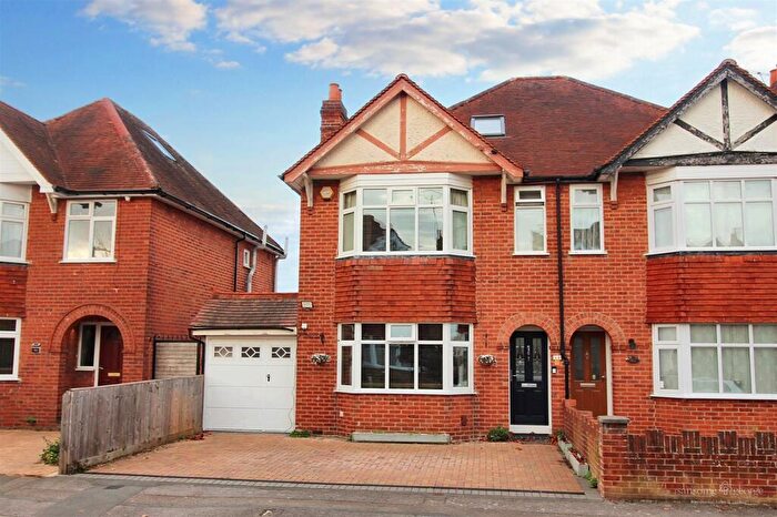 4 Bedroom Semi Detached House For Sale In Drayton Road, Reading, RG30