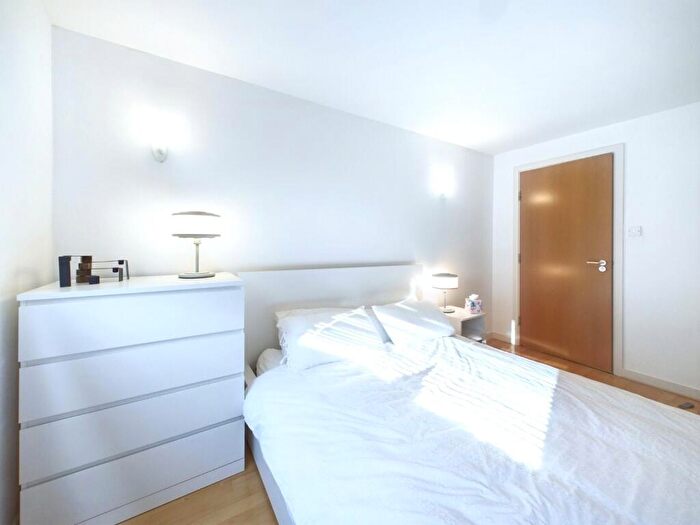 2 Bedroom Apartment To Rent In The Shore, Edinburgh, EH6