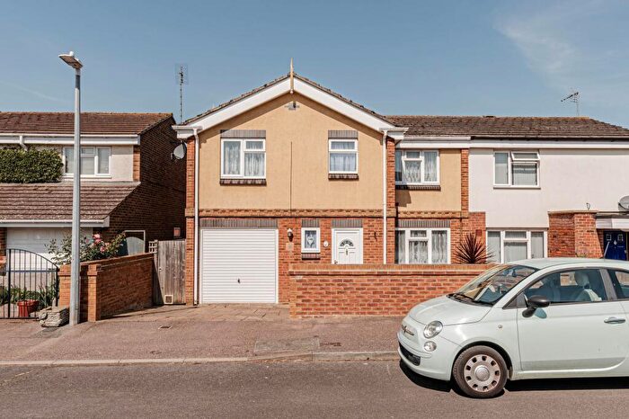 4 Bedroom Semi Detached House For Sale In Arden Road, Faversham, ME13