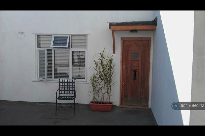 2 Bedroom Flat To Rent In Grove Road, Sutton Surrey, SM1