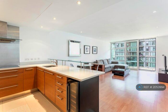 2 Bedroom Flat To Rent In Howard Building, London, SW11