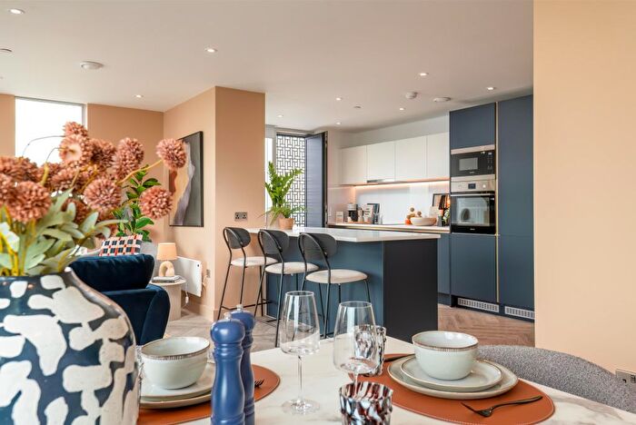 3 Bedroom Flat To Rent In Colliers Yard, M3