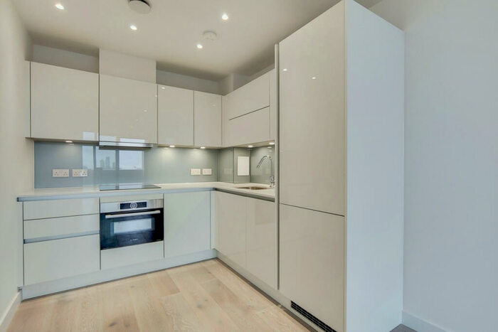 1 Bedroom Apartment To Rent In Carriage House, City North Place, London, N4