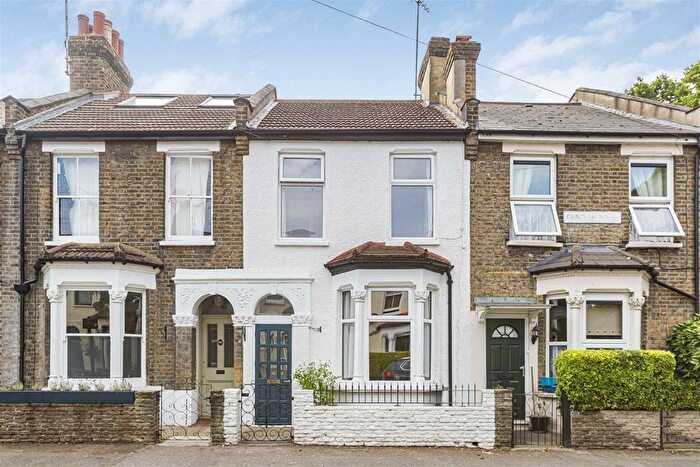 2 Bedroom Detached House To Rent In Clacton Road, Walthamstow, E17