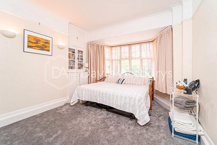 5 Bedroom Apartment To Rent In Eton Avenue, Belsize Park, London, NW3