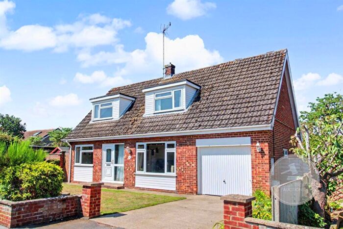 4 Bedroom Chalet For Sale In Onedin Close, Dersingham, King's Lynn, Norfolk, PE31
