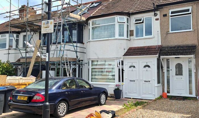 2 Bedroom Flat To Rent In Briar Close, Palmers Green, N13