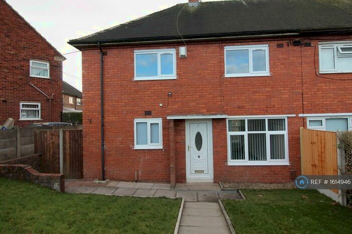 3 Bedroom Semi-Detached House To Rent In Bargrave Street, Stoke-On-Trent, ST2