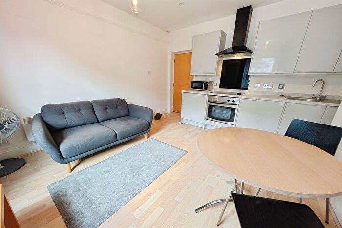 1 Bedroom Flat To Rent In Latimer Street, SO14
