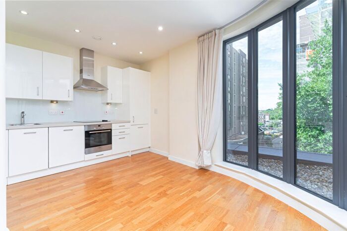 2 Bedroom Flat For Sale In Station Road, Sidcup, London, DA15