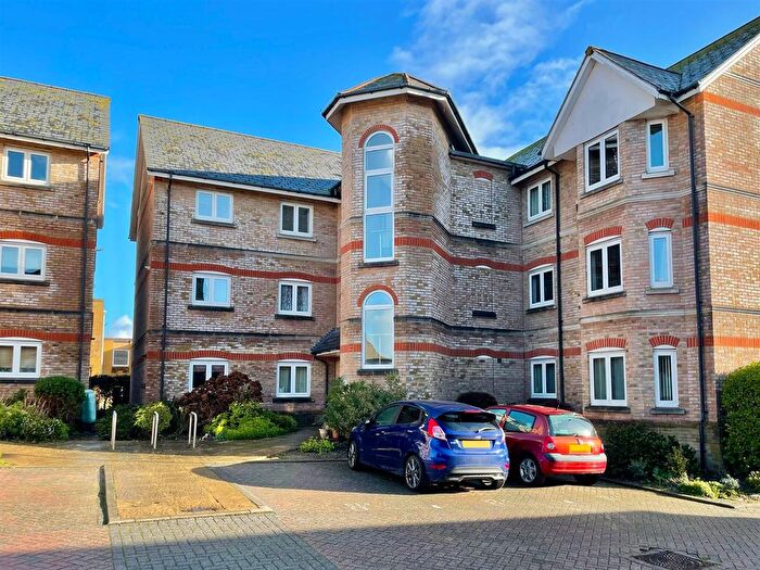 2 Bedroom Flat For Sale In Ricketts Close, Weymouth, DT4
