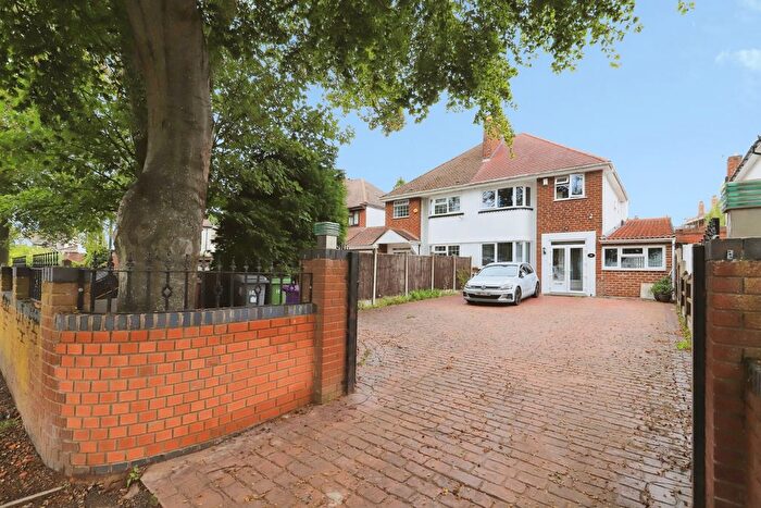 4 Bedroom Semi Detached House For Sale In Beckminster Road, Wolverhampton, West Midlands, WV3