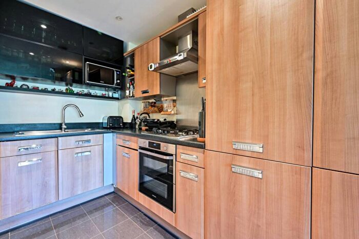 1 Bedroom Flat For Sale In Kingfield Road, Old Woking, Woking, GU22