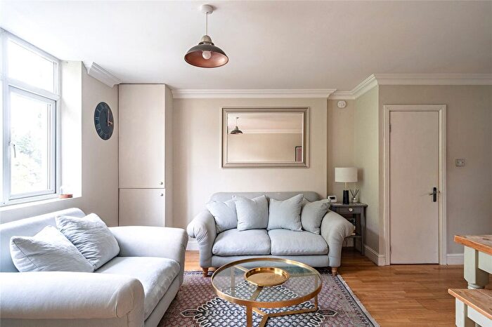 2 Bedroom Flat To Rent In Lewin Road, London, SW16