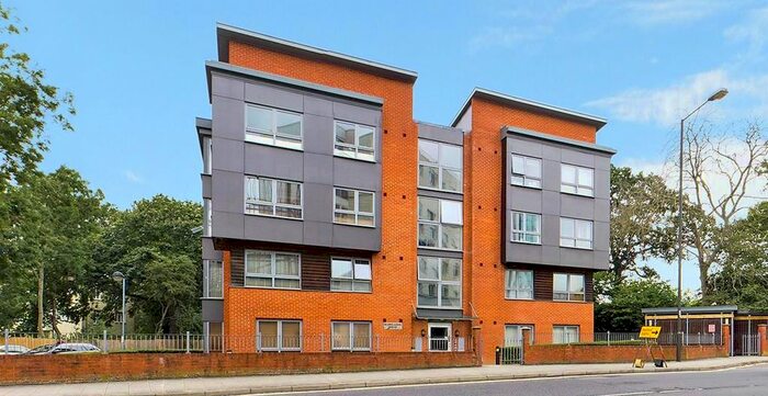 2 Bedroom Flat To Rent In Pegler Way, Crawley, RH11