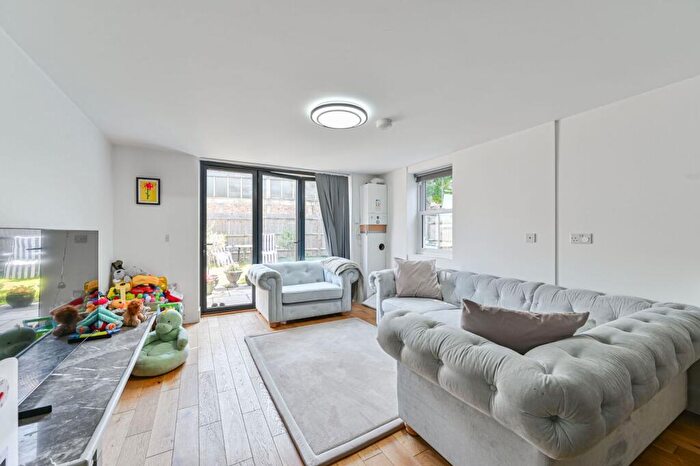 2 Bedroom Flat To Rent In Station Road, Sidcup, DA15